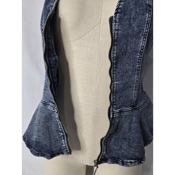 GUESS Women's Devika Denim Peplum Top Size Medium - Picture 12 of 12